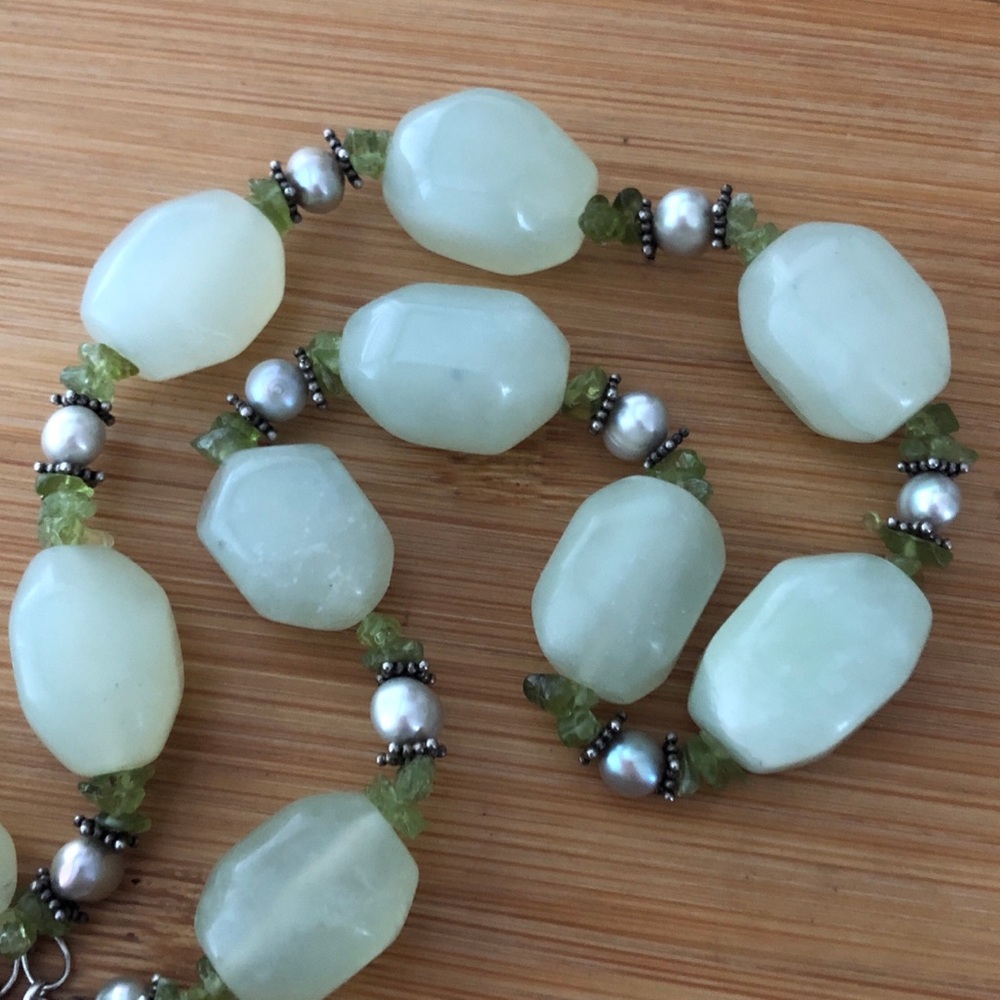 $62  Jade, Peridot & Pearl Estate Necklace  Sterling  Marked 925 - Picture 2 of 6